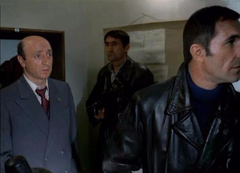 Un Comisar Acuza - Un Comisar Acuza 1974