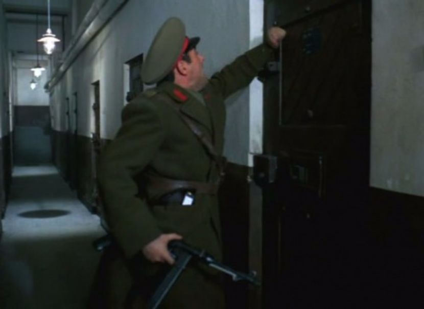 Un Comisar Acuza - Un Comisar Acuza 1974