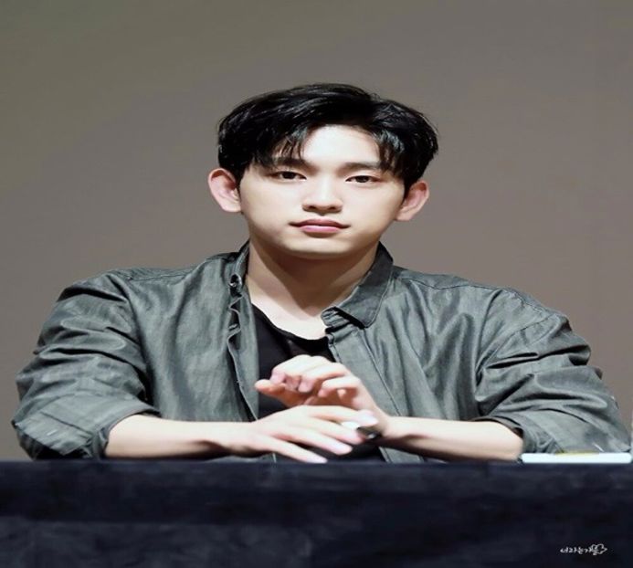 Park Jinyoung as himself - King of Vampires - l Iron Crown