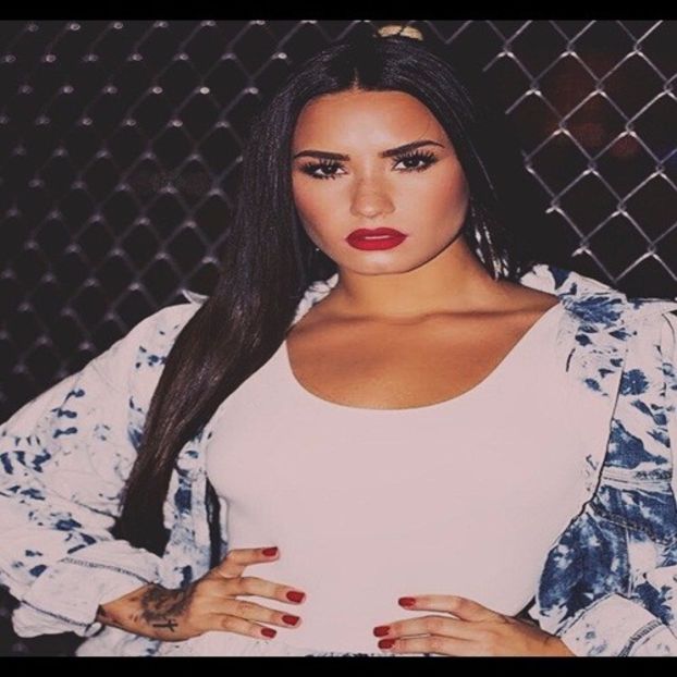 ♡ This picture was posted on 23Octombrie. - trying to be a rainbow challenge2