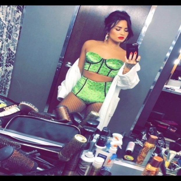 ♡ This picture was posted on 25Octombrie. - trying to be a rainbow challenge2