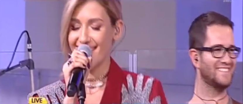 bandicam 2017-10-27 11-22-05-495 - a Alina - Ali poze noi dar puse recent - Rai da buni cantat