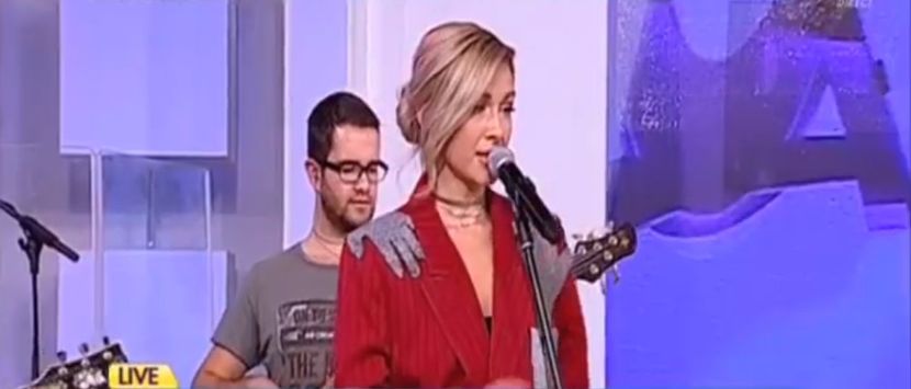 bandicam 2017-10-27 11-22-12-962 - a Alina - Ali poze noi dar puse recent - Rai da buni cantat