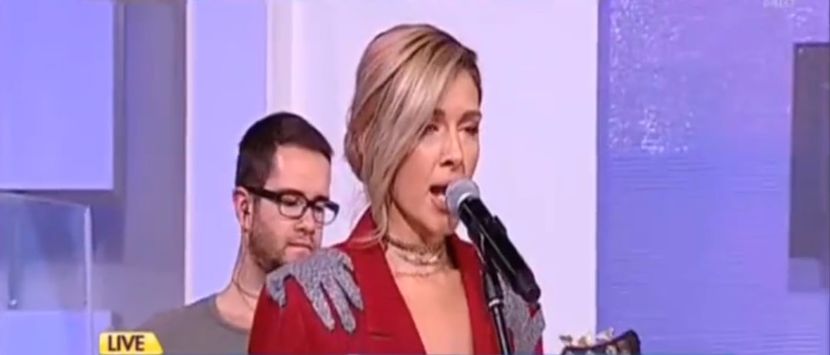 bandicam 2017-10-27 11-22-25-397 - a Alina - Ali poze noi dar puse recent - Rai da buni cantat