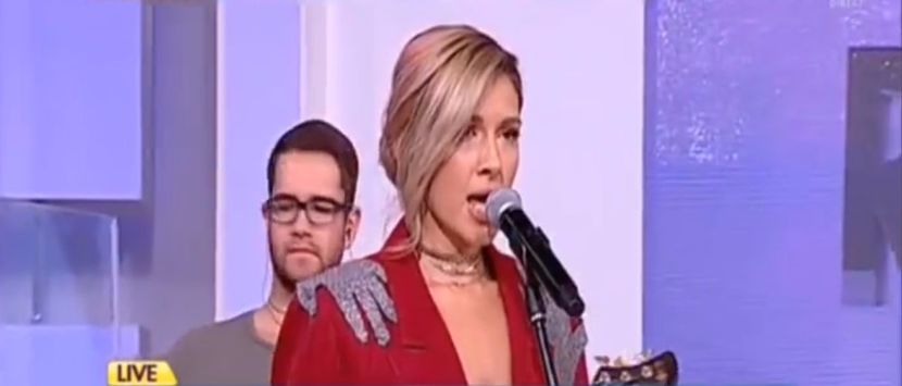 bandicam 2017-10-27 11-22-25-644 - a Alina - Ali poze noi dar puse recent - Rai da buni cantat