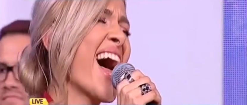 bandicam 2017-10-27 11-22-52-160 - a Alina - Ali poze noi dar puse recent - Rai da buni cantat