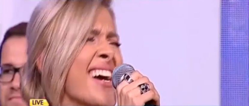 bandicam 2017-10-27 11-22-52-587 - a Alina - Ali poze noi dar puse recent - Rai da buni cantat