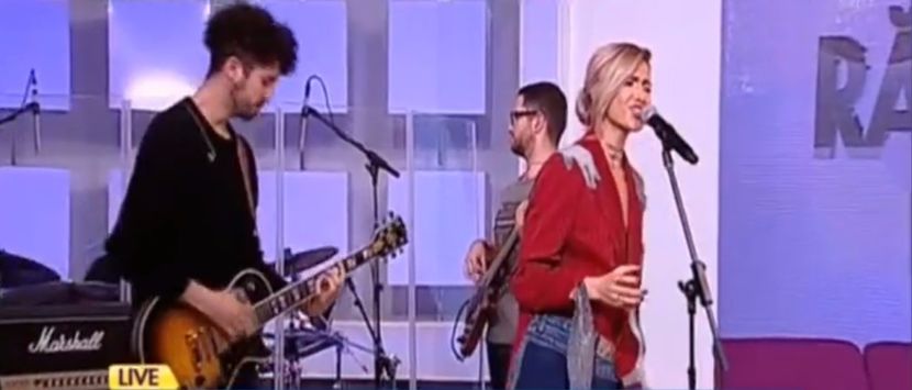 bandicam 2017-10-27 11-23-00-100 - a Alina - Ali poze noi dar puse recent - Rai da buni cantat