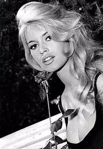 220px-BrigitteBardot_1959 - CELE MAI FRUMOASE FEMEI DIN LUME CA VEDETE