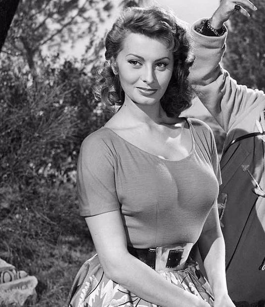 612full-sophia-loren - CELE MAI FRUMOASE FEMEI DIN LUME CA VEDETE
