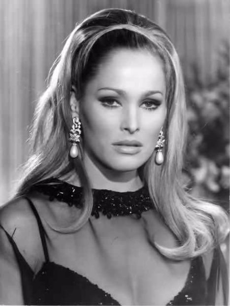 451full-ursula-andress - CELE MAI FRUMOASE FEMEI DIN LUME CA VEDETE