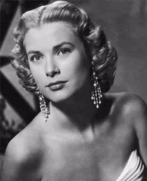 grace-kelly-image-487x600 - CELE MAI FRUMOASE FEMEI DIN LUME CA VEDETE