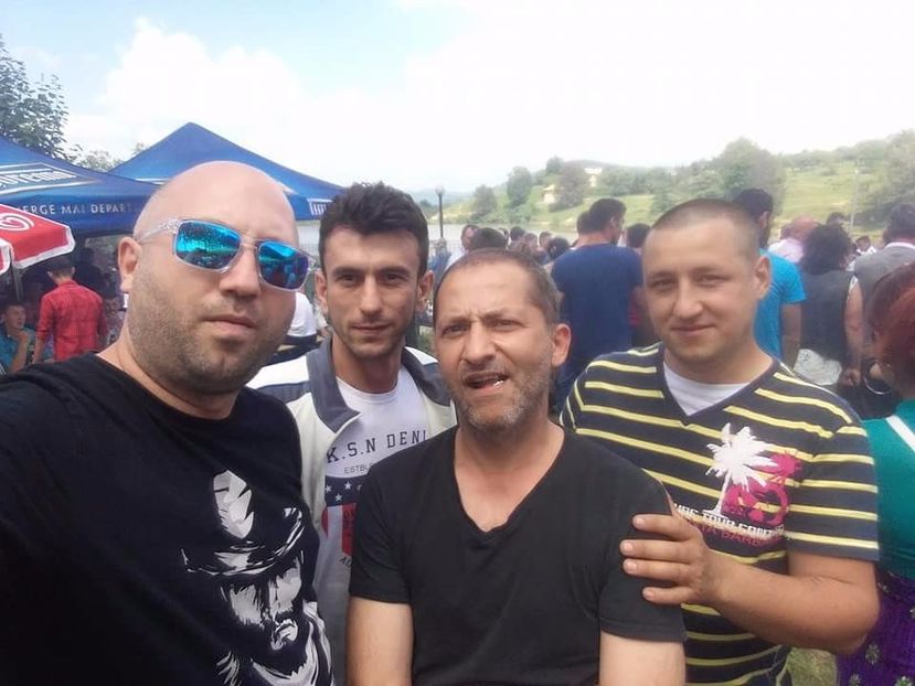 received_1448015975260220 - prietenii mei