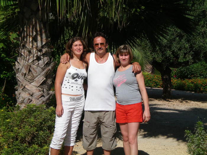 fetele s-au pozat cu mine