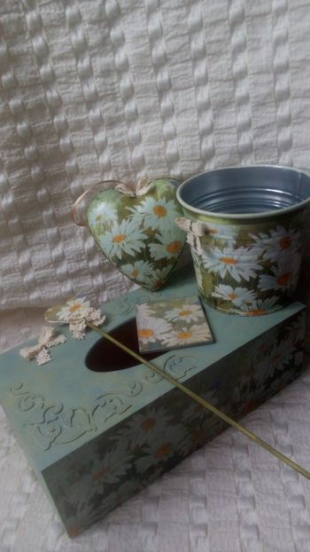  - 0 -- DECOUPAGE SI ALTE LUCRURI