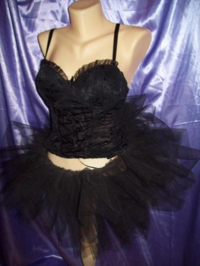 fusta tutu si corset- 4 poze Selena Gomez