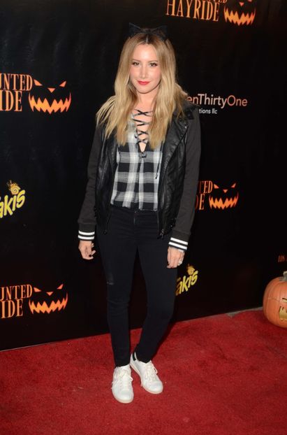 8thannualhauntedhayride20161009-010 - ASHLEY TISDALE LA 8TH ANNUAL HAUNTED HAYRIDE AT GRIFFITH PARK