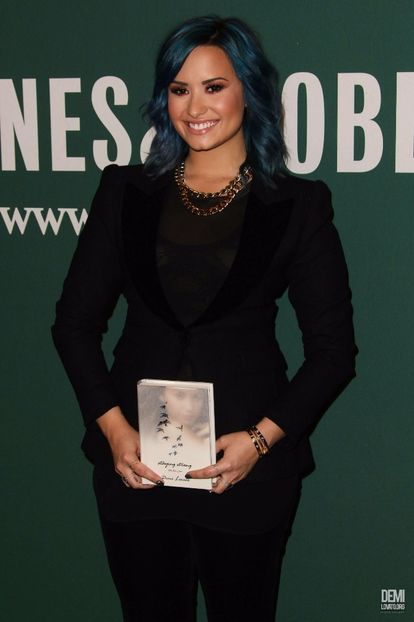  - DEMI LOVATO LA STAYING STRONG BOOK SINGING SESSION