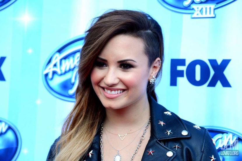  - DEMI LOVATO LA FOX AMERICAN IDOL FINAL