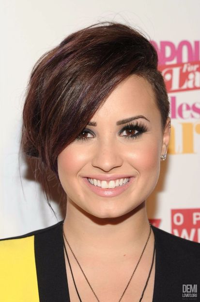  - DEMI LOVATO LA COSMOPOLITAN FAN FEARLESS LATINA AWARDS