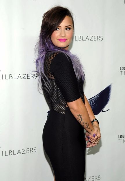  - DEMI LOVATO LA LOGO TV TRAILBLAZERS