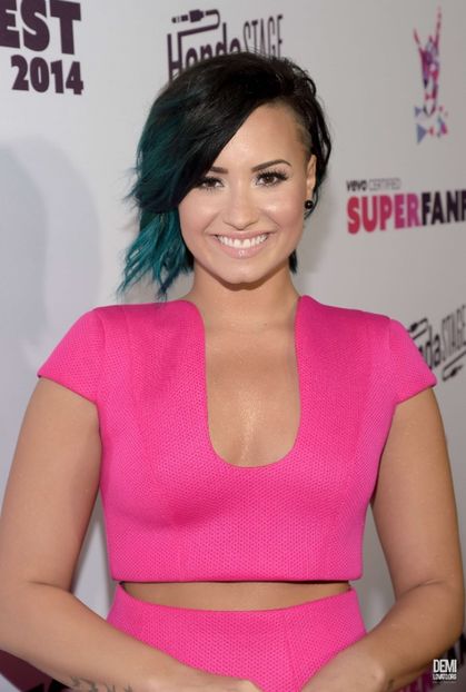  - DEMI LOVATO LA VEVO CERTIFIED SUPERFANFEST