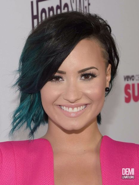  - DEMI LOVATO LA VEVO CERTIFIED SUPERFANFEST