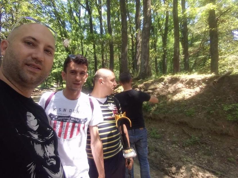 received_1448016898593461 - Prin pădure