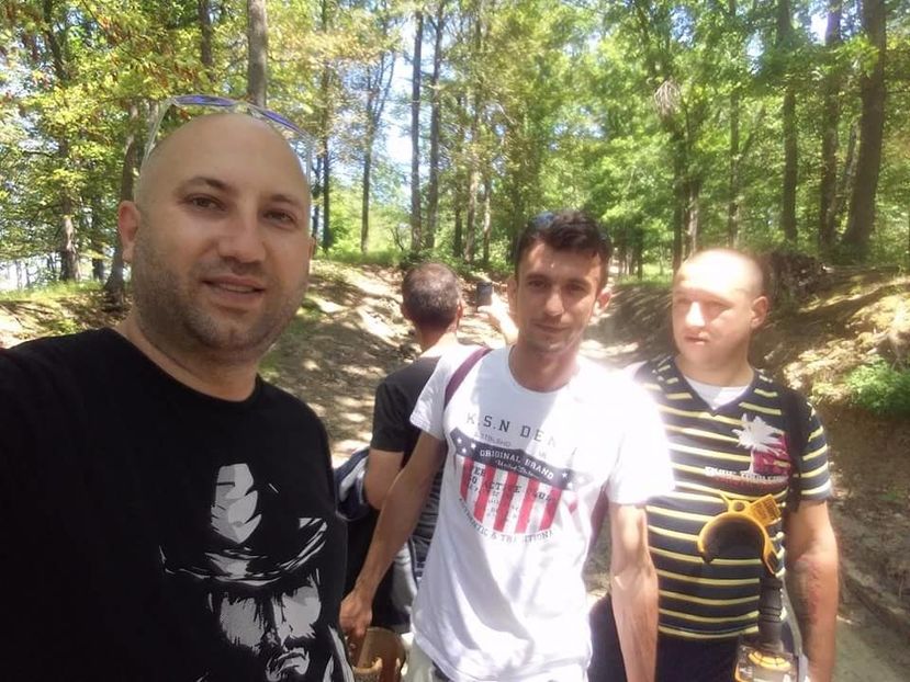 received_1448016985260119 - Prin pădure