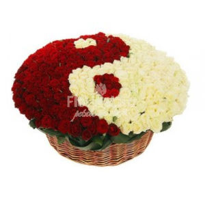 cos_cu_trandafiri_ying_si_yang - BUCHETE DE FLORI