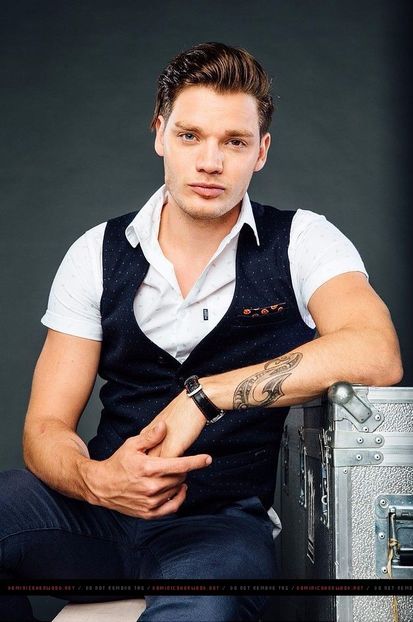 Dom (19) - Dominic Sherwood