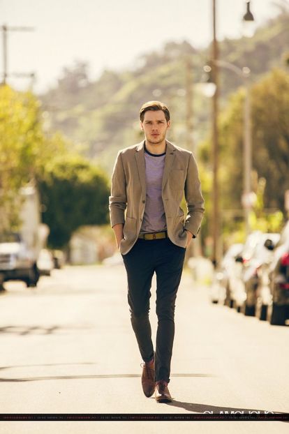 Dom (28) - Dominic Sherwood