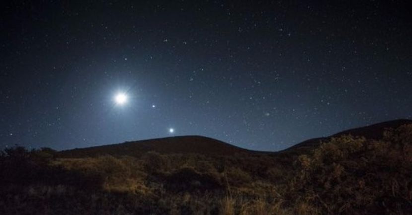 Venus si Jupiter, conjunctie in Scorpion - Luna - Soarele si norii - 1