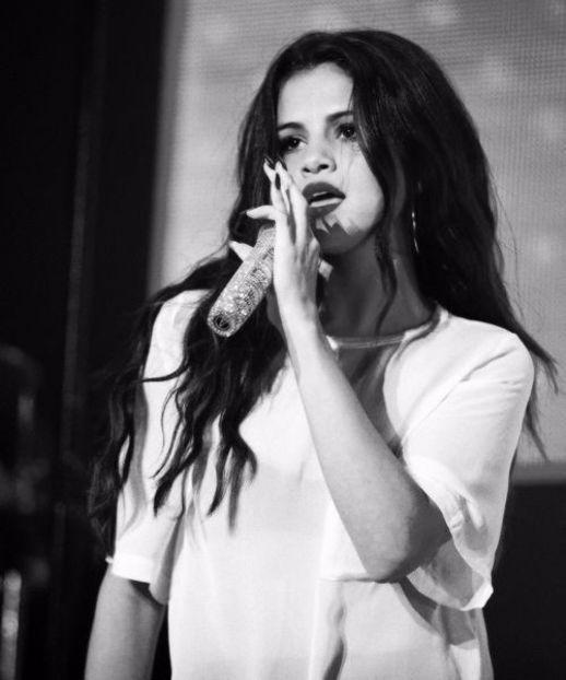 dab550d73b88dcd1a4674c6f045d0d0c--stunningly-beautiful-selena-gomez - selena2