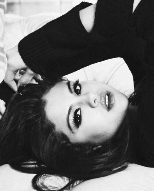 9a1e0f8f05cc5444413d8f027563c5bc - selena2