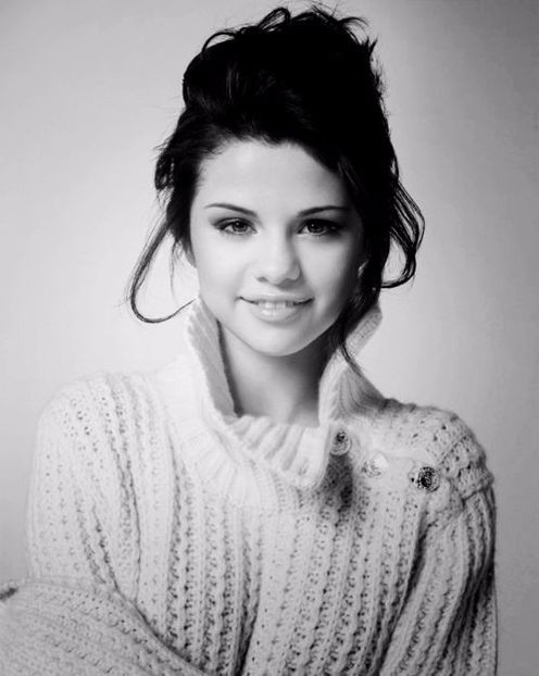 bd6218fcdb7d71f1a5b25260f0494d7c - selena2