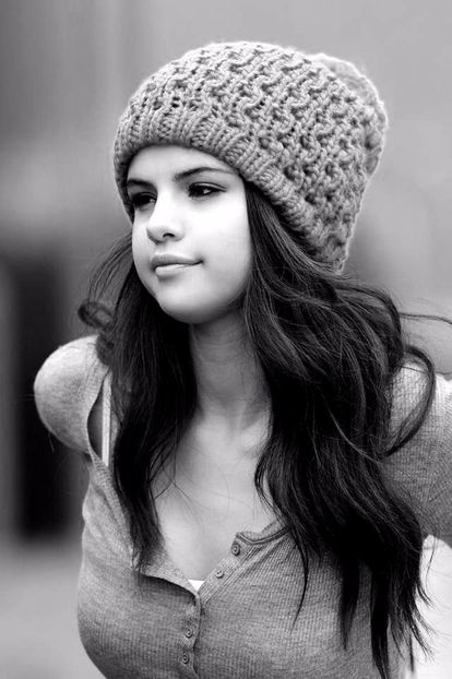 53ce62f84b37932919009f56aca0dc9d - selena2