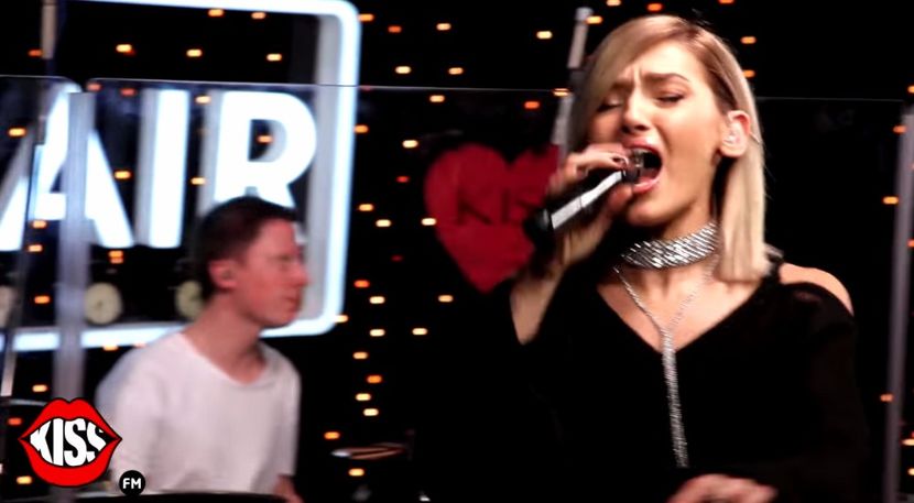 bandicam 2017-11-24 10-29-30-517 - Kiss FM