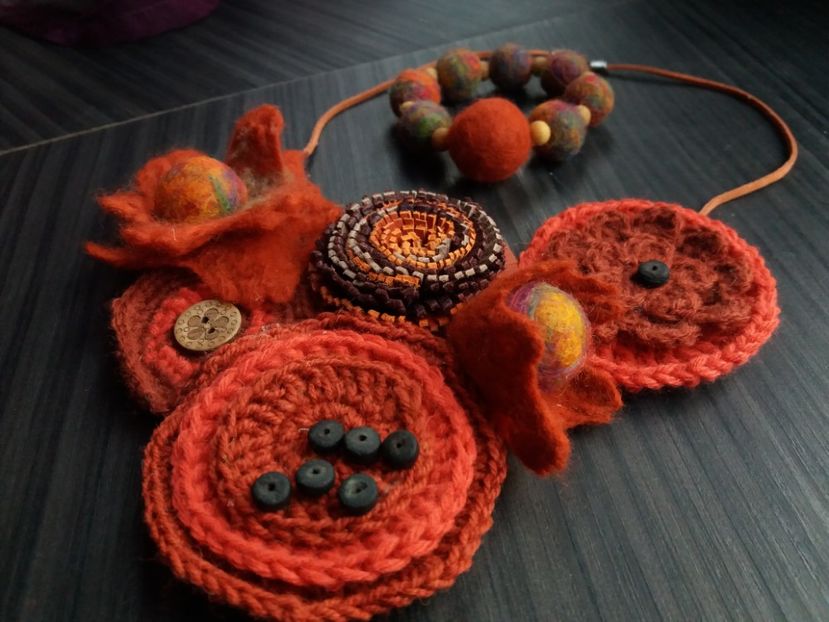 95 lei set bratara si colier vandut - diverse de vanzare