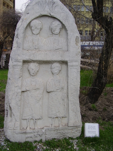 Piatra funerara; Piatra funerara din epoca romana
