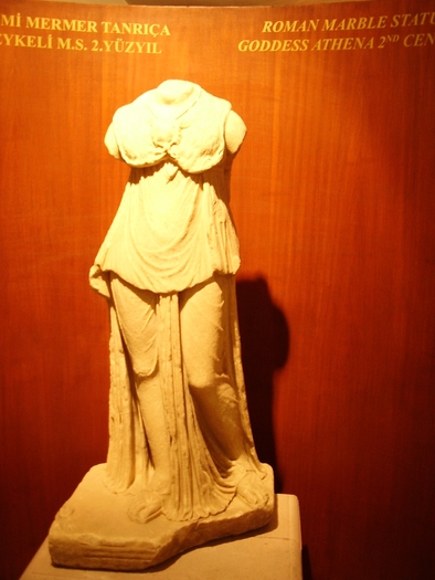 Statuia zeitei Atena; Statuie din secolul 2
