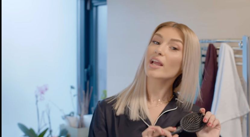 bandicam 2017-11-28 21-29-15-349 - a Alina - Ali poze noi dar puse recent 15