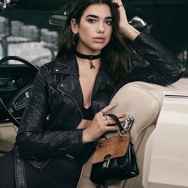 49 - ALEGE DOUA POZE LIBERE CU DUA LIPA SI EU ITI PUN NUMELE TAU DE CONT LA ELE