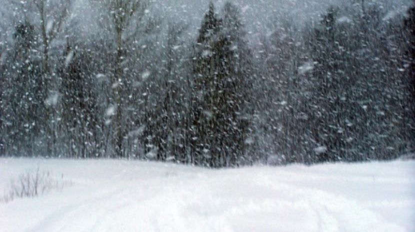 cod-portocaliu-si-galben-de-vant-intens--lapovita-si-ninsoare-in-romania--ce-zone-sunt-vizate-150929 - background 03