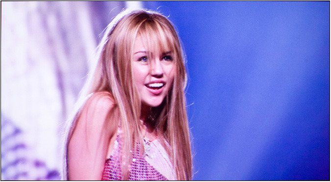 HF7Y6088_hannah_montana_and_miley_cyrus_concert_blu-ray - 000-HM si MC