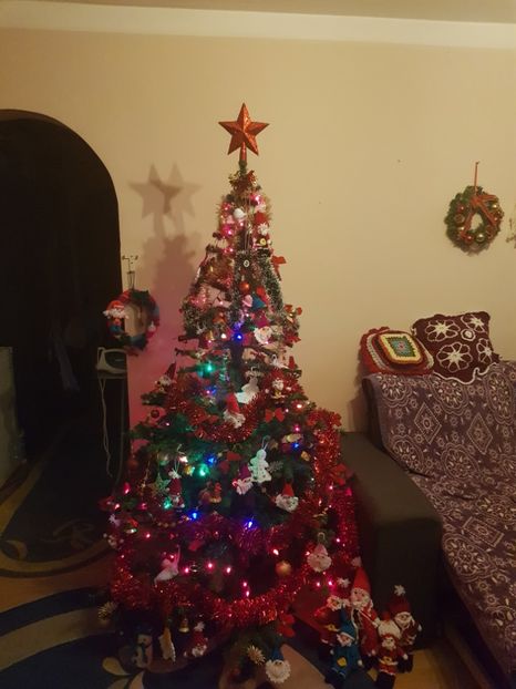  - Haine și jucării lucrate manual