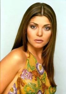 ITATI CANTORAL - VEDETE CARE SEAMANA FOARTE BINE APROAPE IDENTIC PART ONE