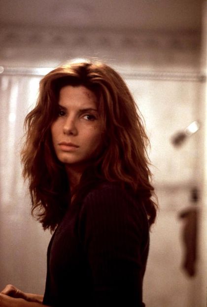 SANDRA BULLOCK - VEDETE CARE SEAMANA FOARTE BINE APROAPE IDENTIC PART ONE