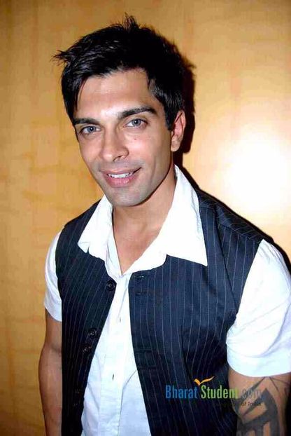 KARAN SINGH GROVER - VEDETE CARE SEAMANA FOARTE BINE APROAPE IDENTIC PART ONE