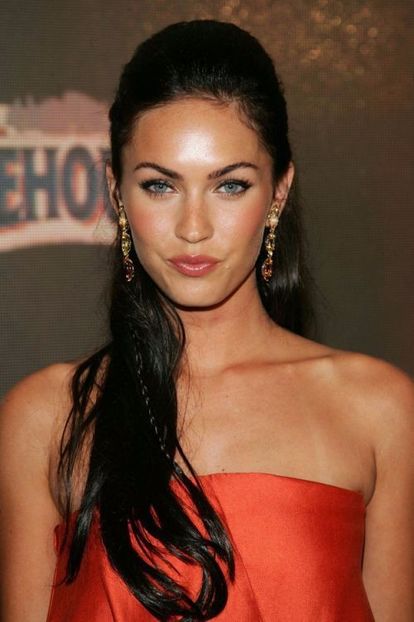 MEGAN FOX - VEDETE CARE SEAMANA FOARTE BINE APROAPE IDENTIC PART ONE